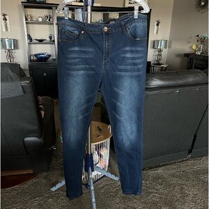 Cover Girl stonewashed blue straight leg Jeans. Size 18-20